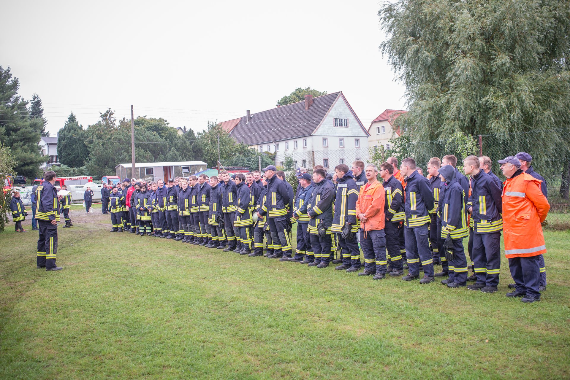 Feuerwehrformation beim Empfang der Wehren.